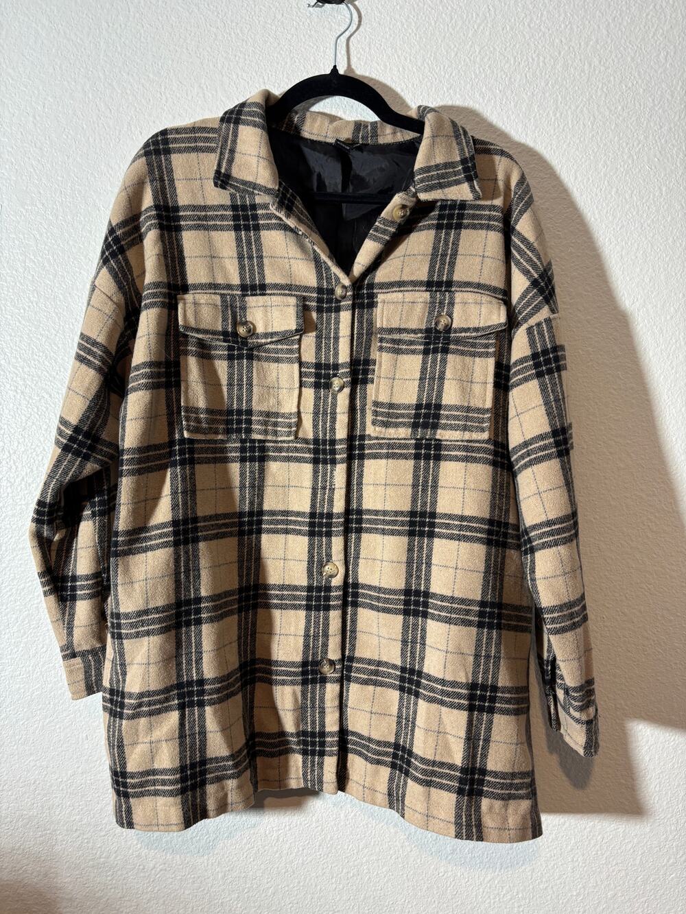 Windsor Women's Size M Tan Plaid Shirt Jacket Shacket Flannel *Missing Button*
